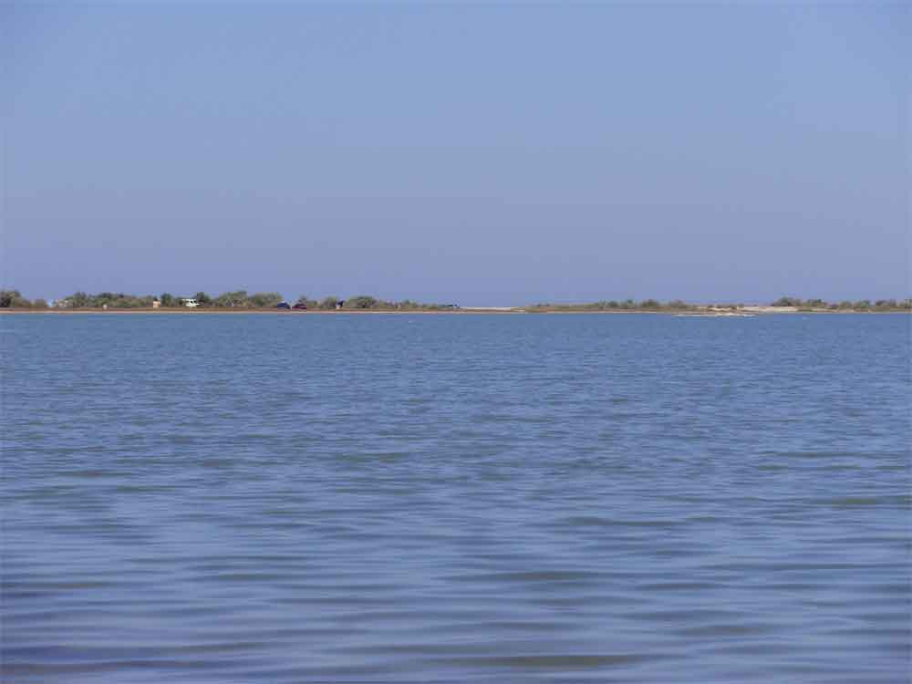 Фото Поповки. п.Поповка, Крым, Казантип. Озеро с голубыми грязями(лечебные голубые грязи в самом посёлке).  